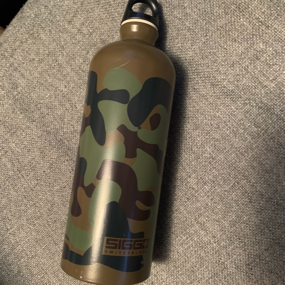 SIGG Switzerland Camo Metal Water Bottle Detached Top Army
